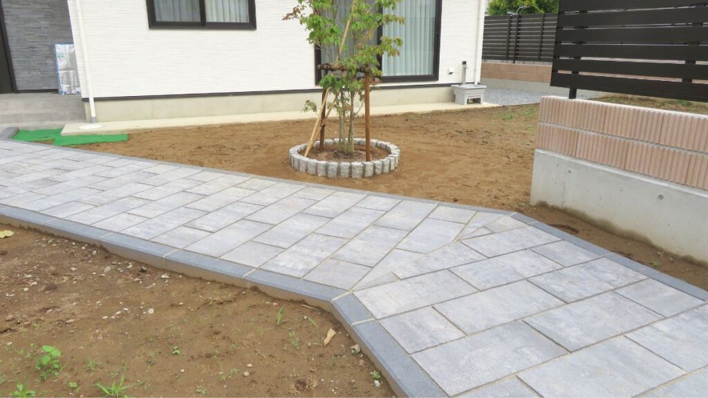 須坂市O様邸・施工後・アプローチ