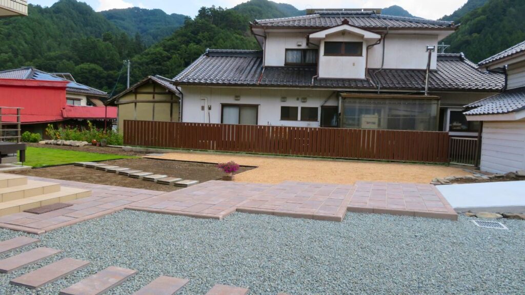 上田市U様邸・施工後・アプローチ２
